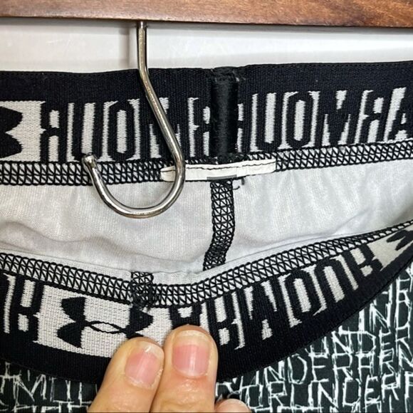 Under Armour Black Logo Running Capri Legging - Picture 3 of 7